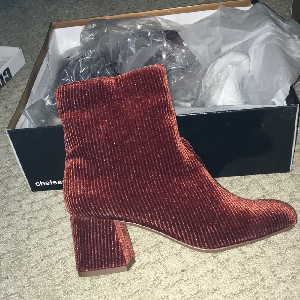 Brand new Chelsea crew velvet booties